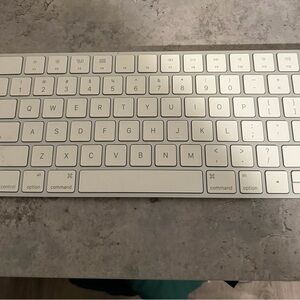 Apple White Keyboard